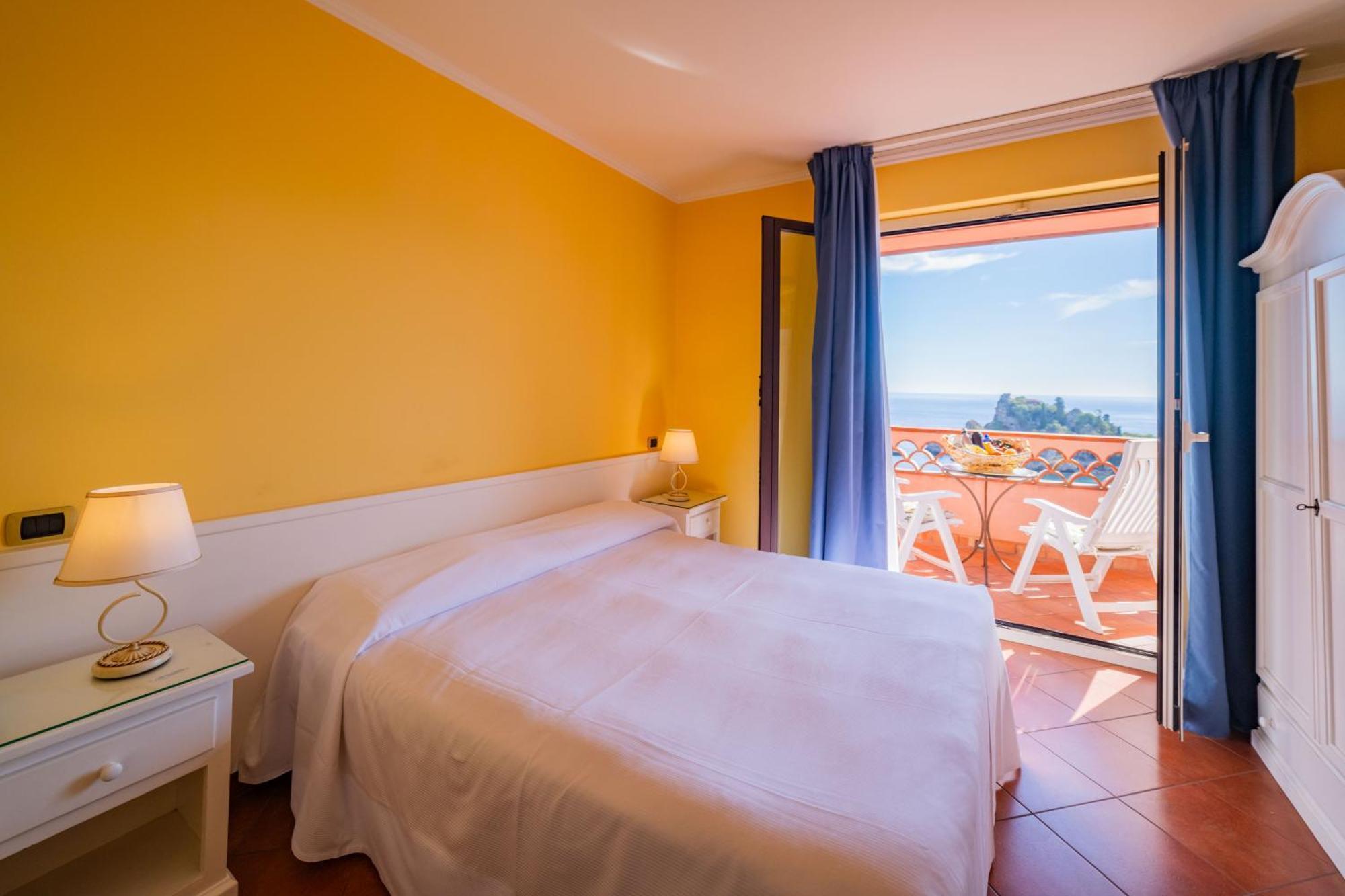Mendolia Beach Hotel Taormina Exterior photo