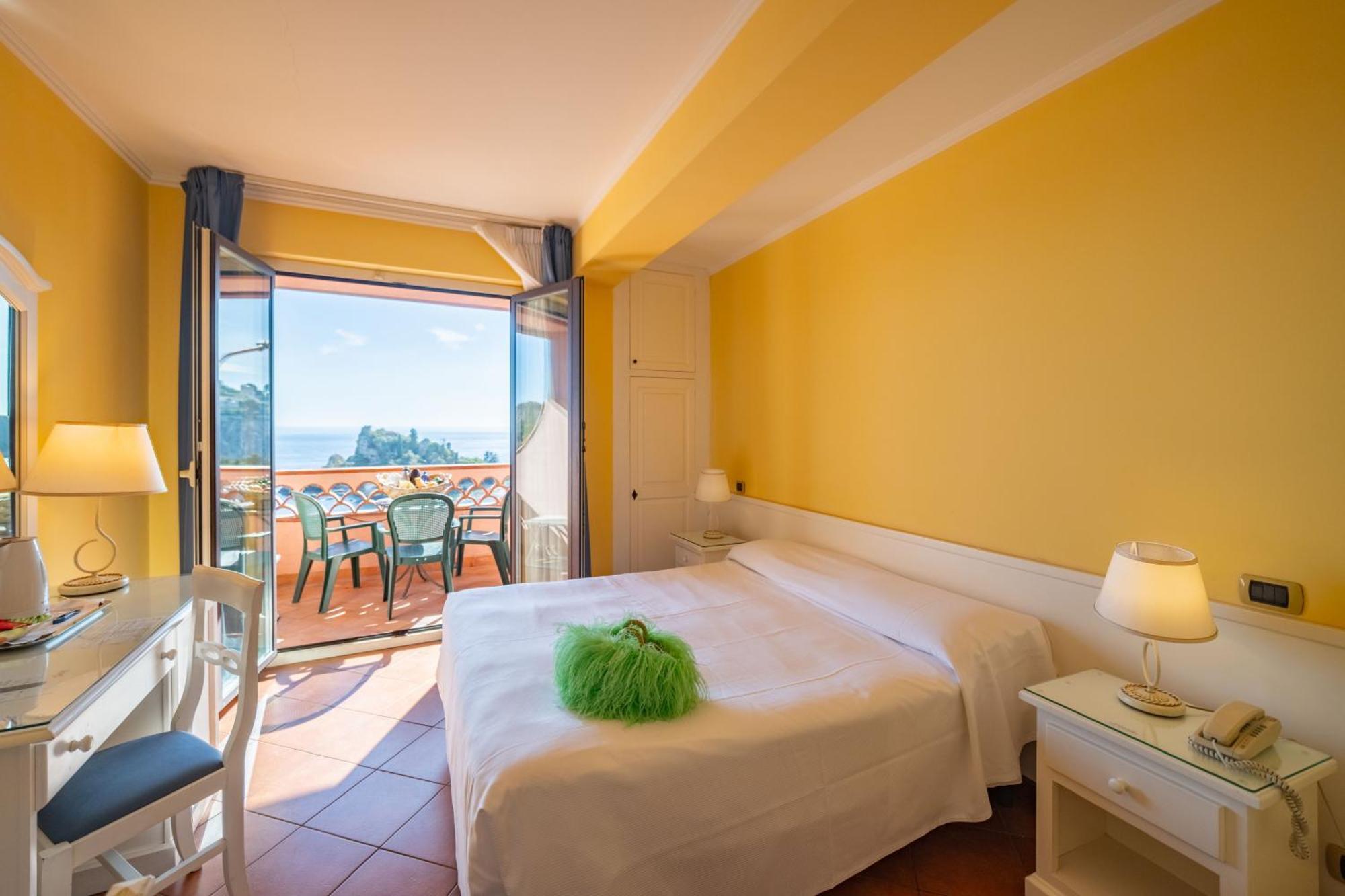 Mendolia Beach Hotel Taormina Exterior photo