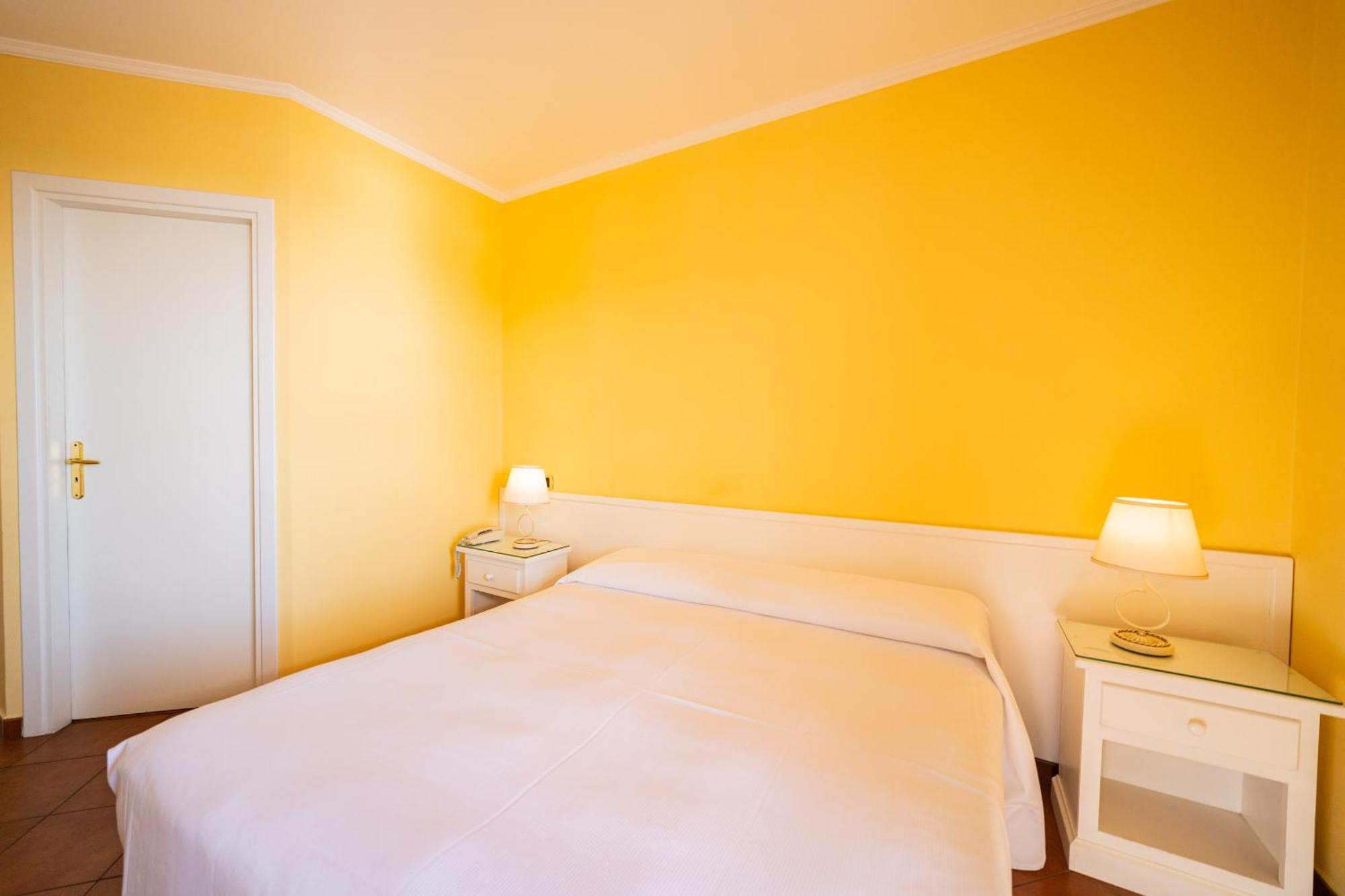 Mendolia Beach Hotel Taormina Room photo
