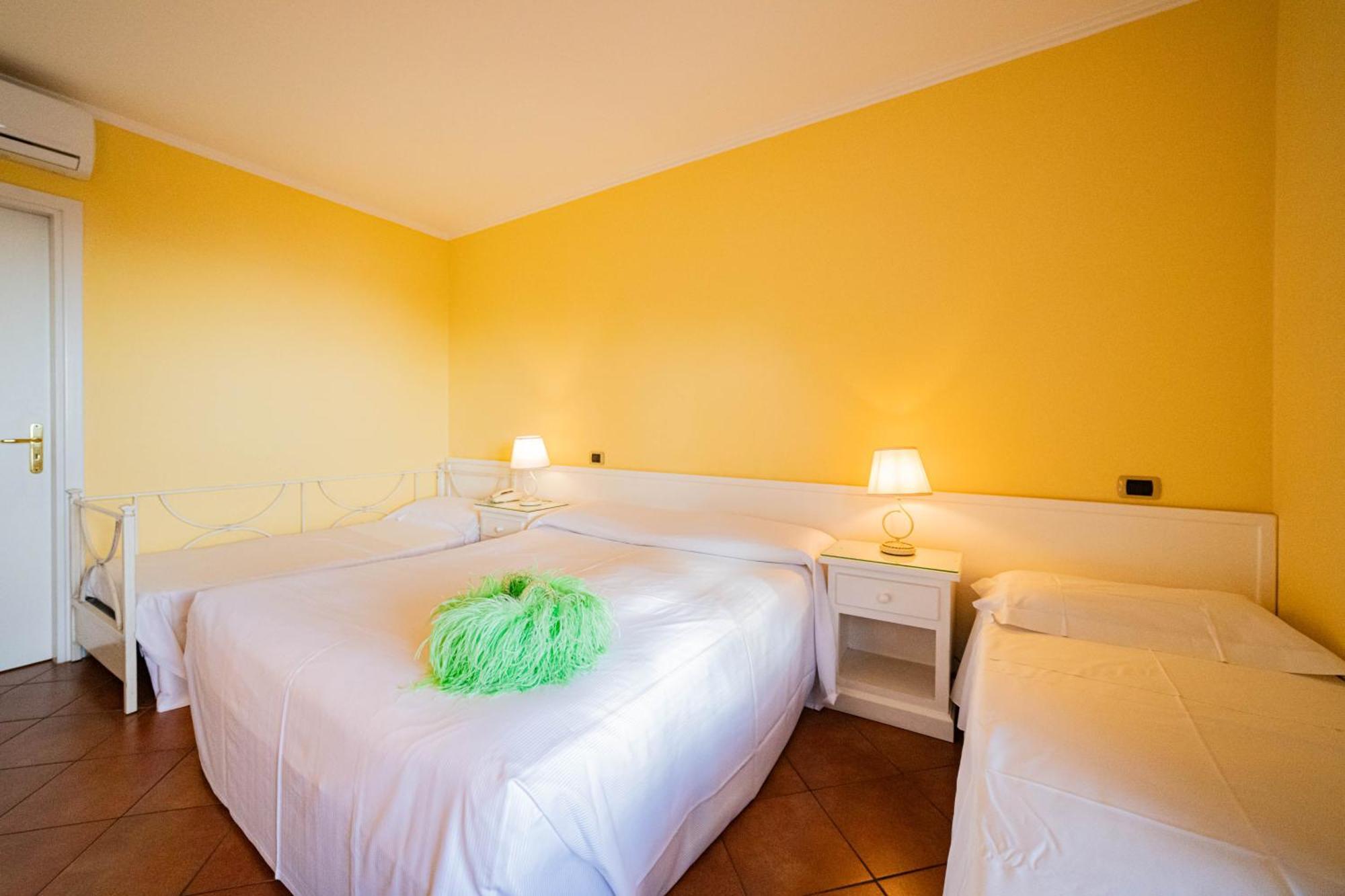 Mendolia Beach Hotel Taormina Room photo
