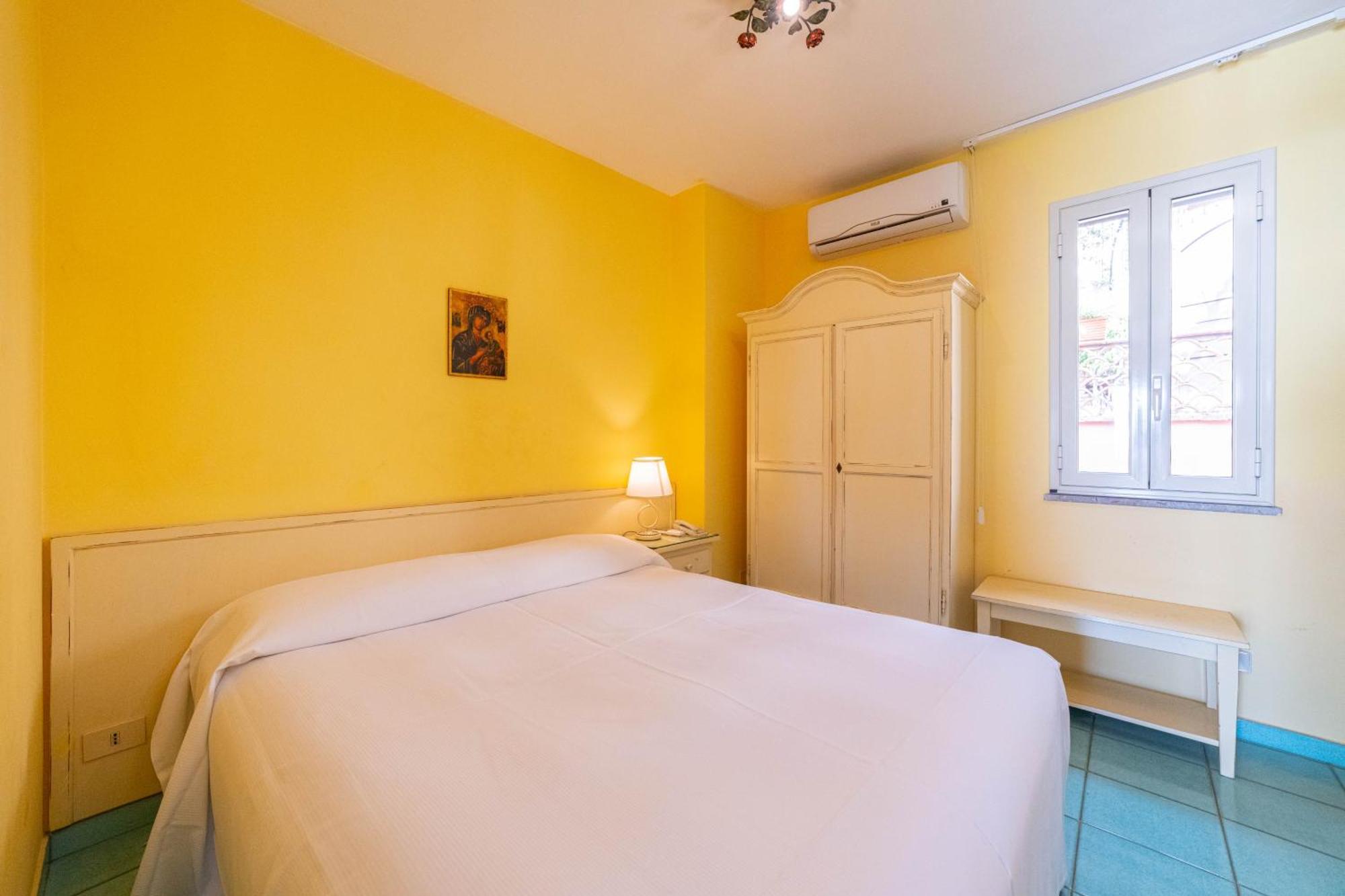 Mendolia Beach Hotel Taormina Room photo