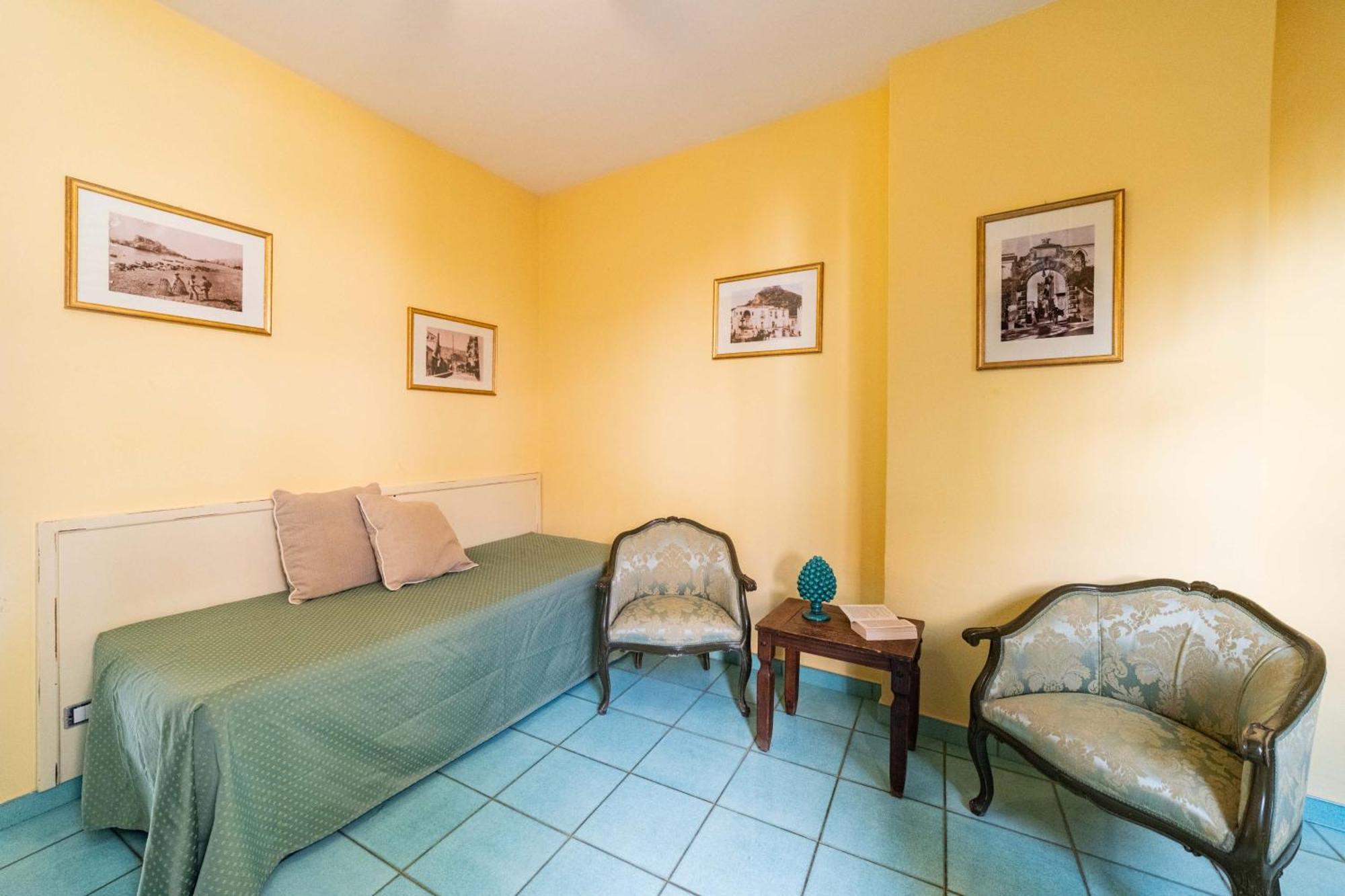 Mendolia Beach Hotel Taormina Room photo
