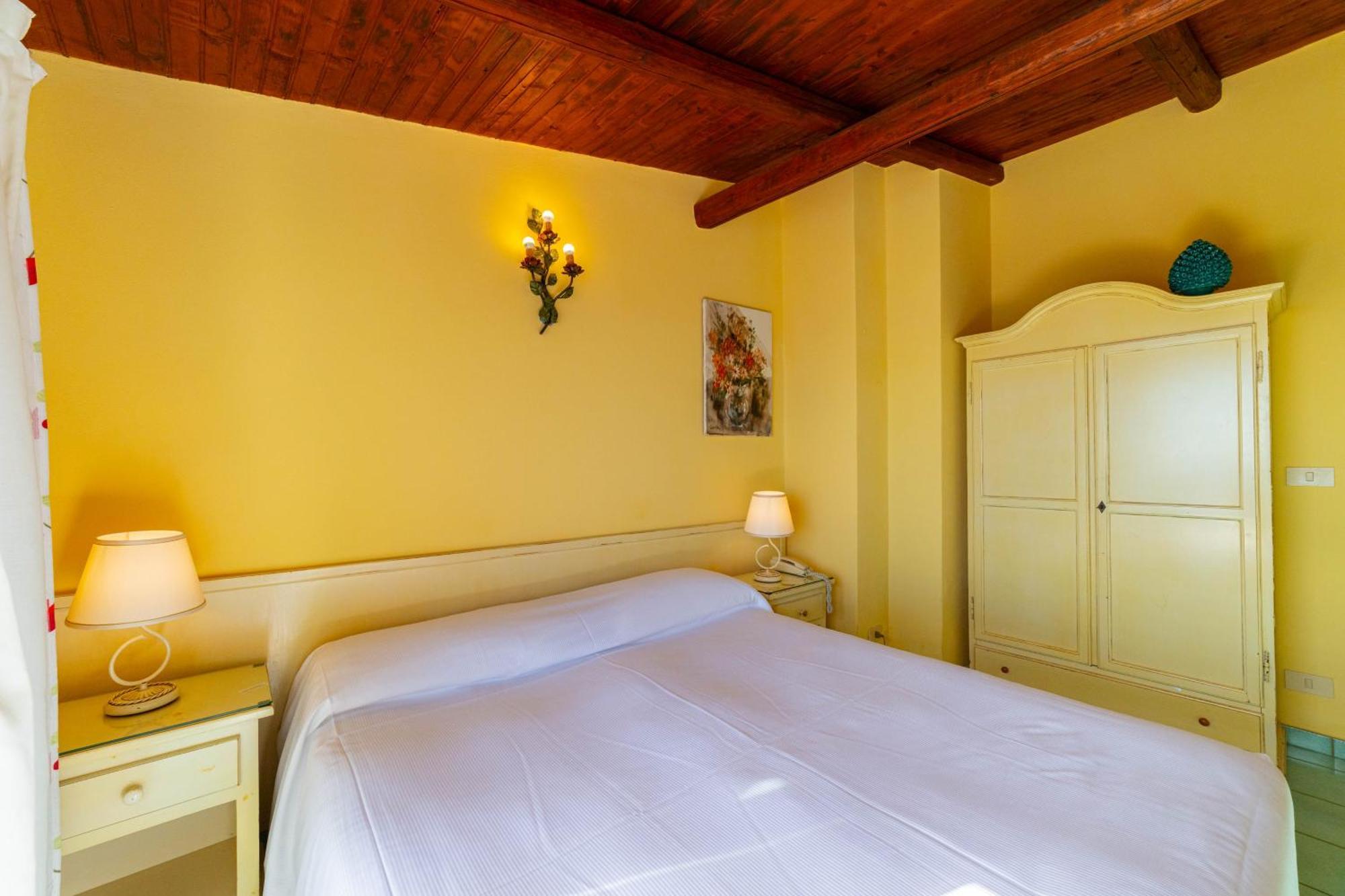 Mendolia Beach Hotel Taormina Room photo