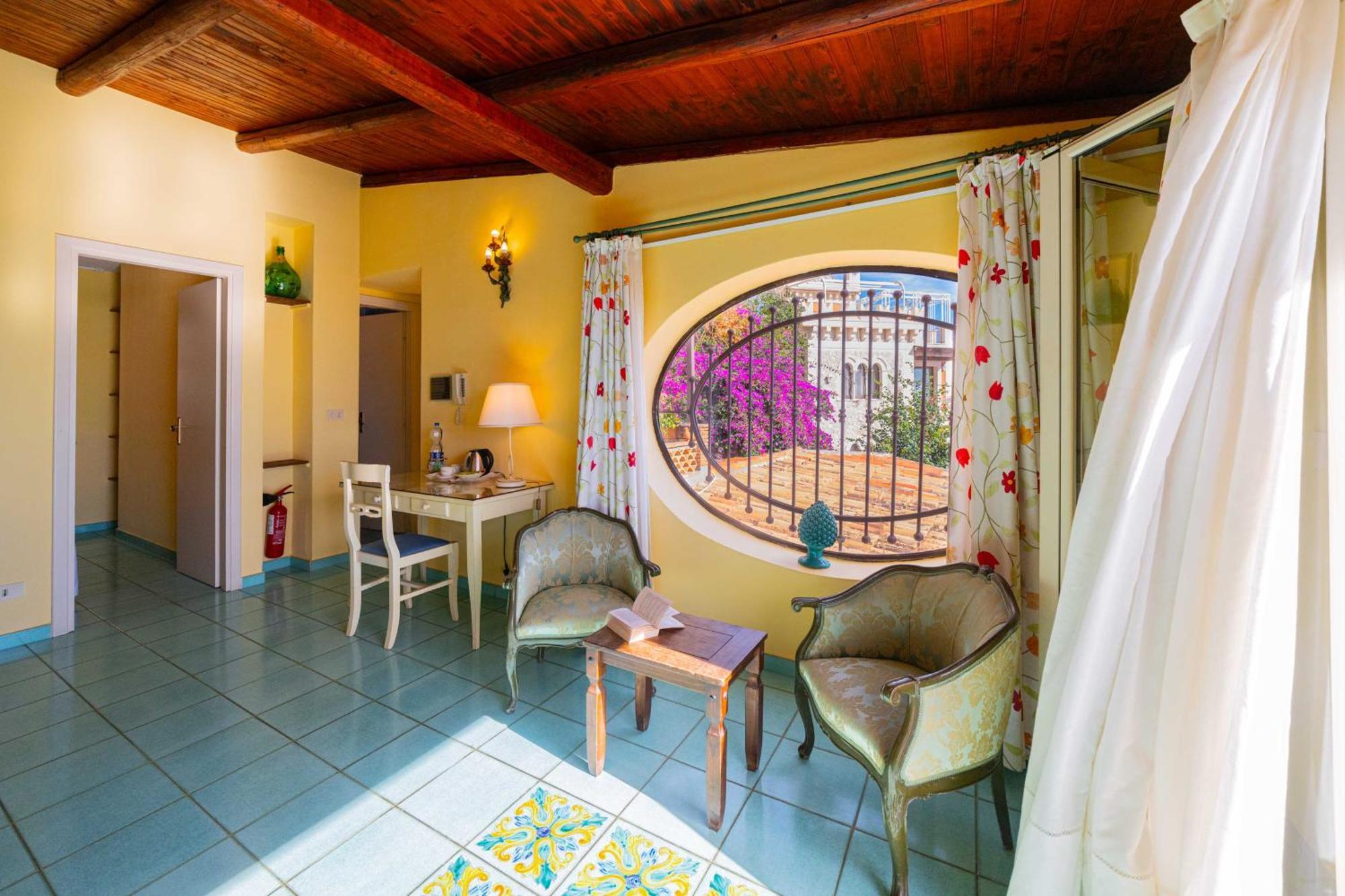 Mendolia Beach Hotel Taormina Room photo