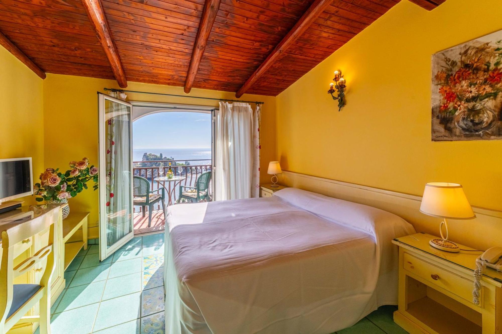 Mendolia Beach Hotel Taormina Room photo