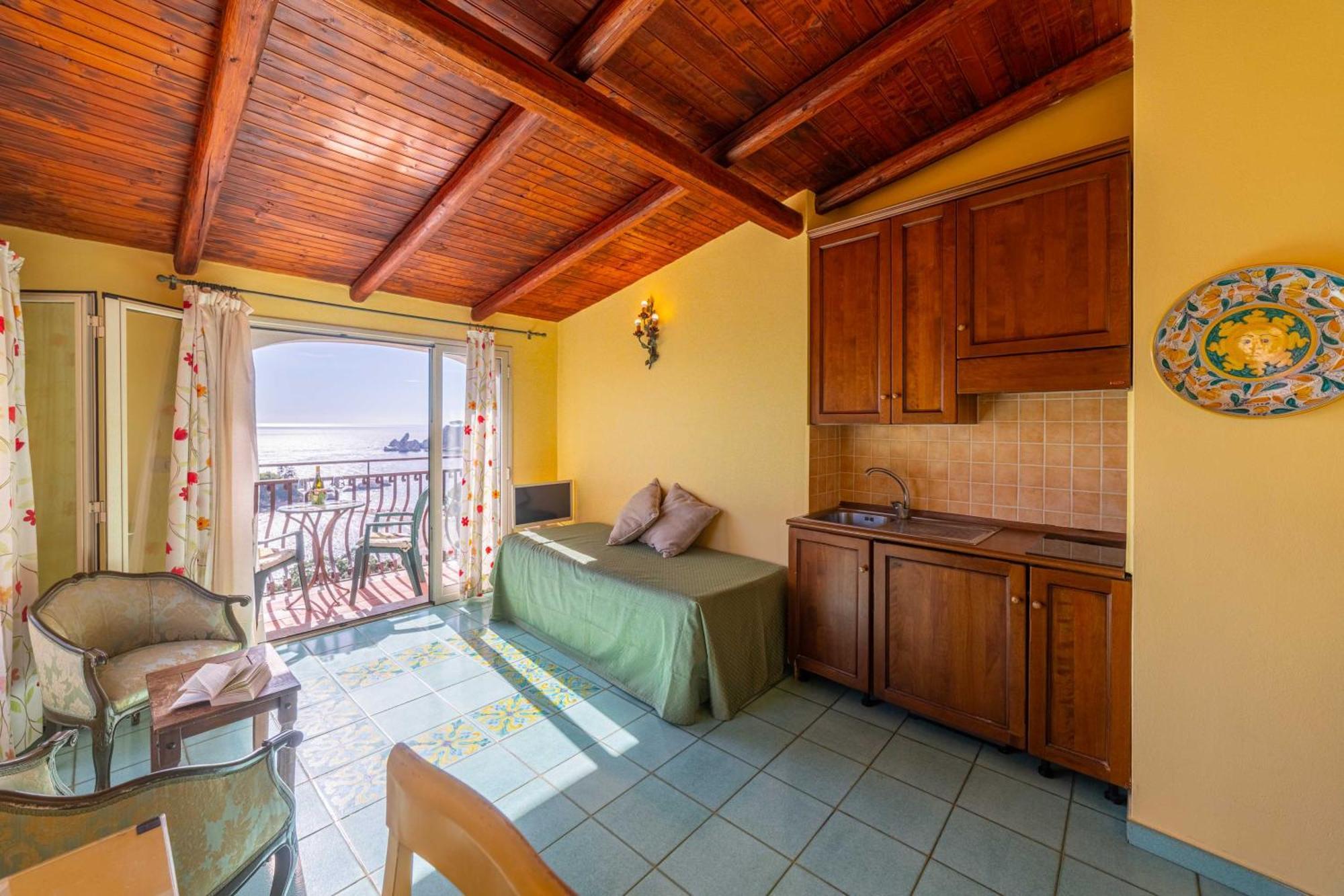 Mendolia Beach Hotel Taormina Room photo